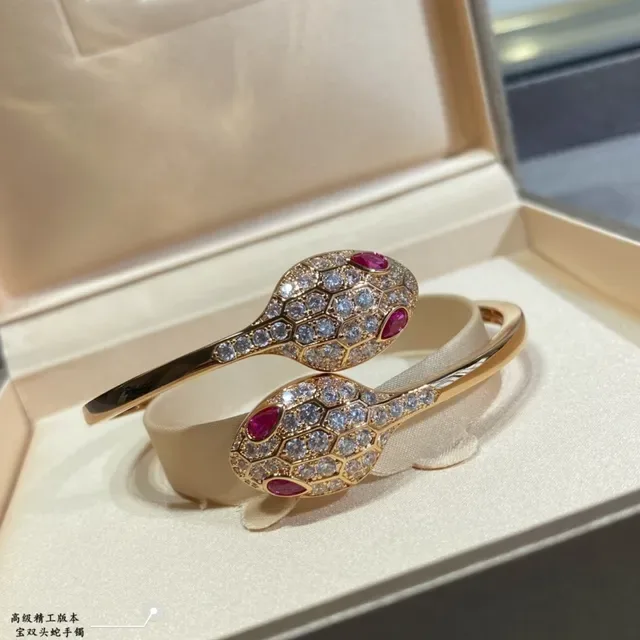 Pulsera con motivo de cabeza de serpiente en oro y plata con cristales pavé 4