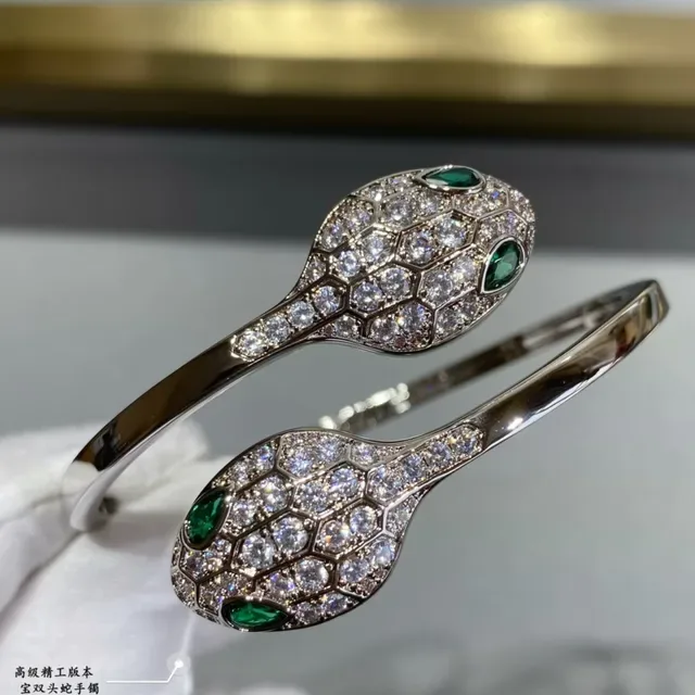Pulsera con motivo de cabeza de serpiente en oro y plata con cristales pavé 8
