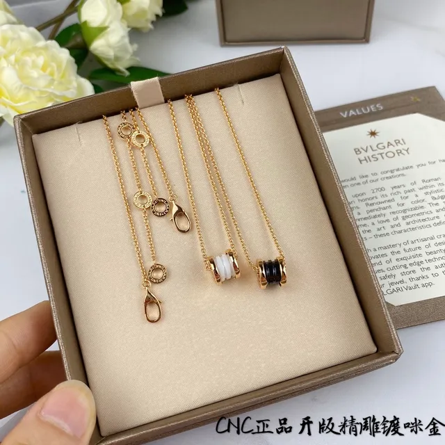 Gold-Tone Cylindrical Barrel Pendant Necklace 7