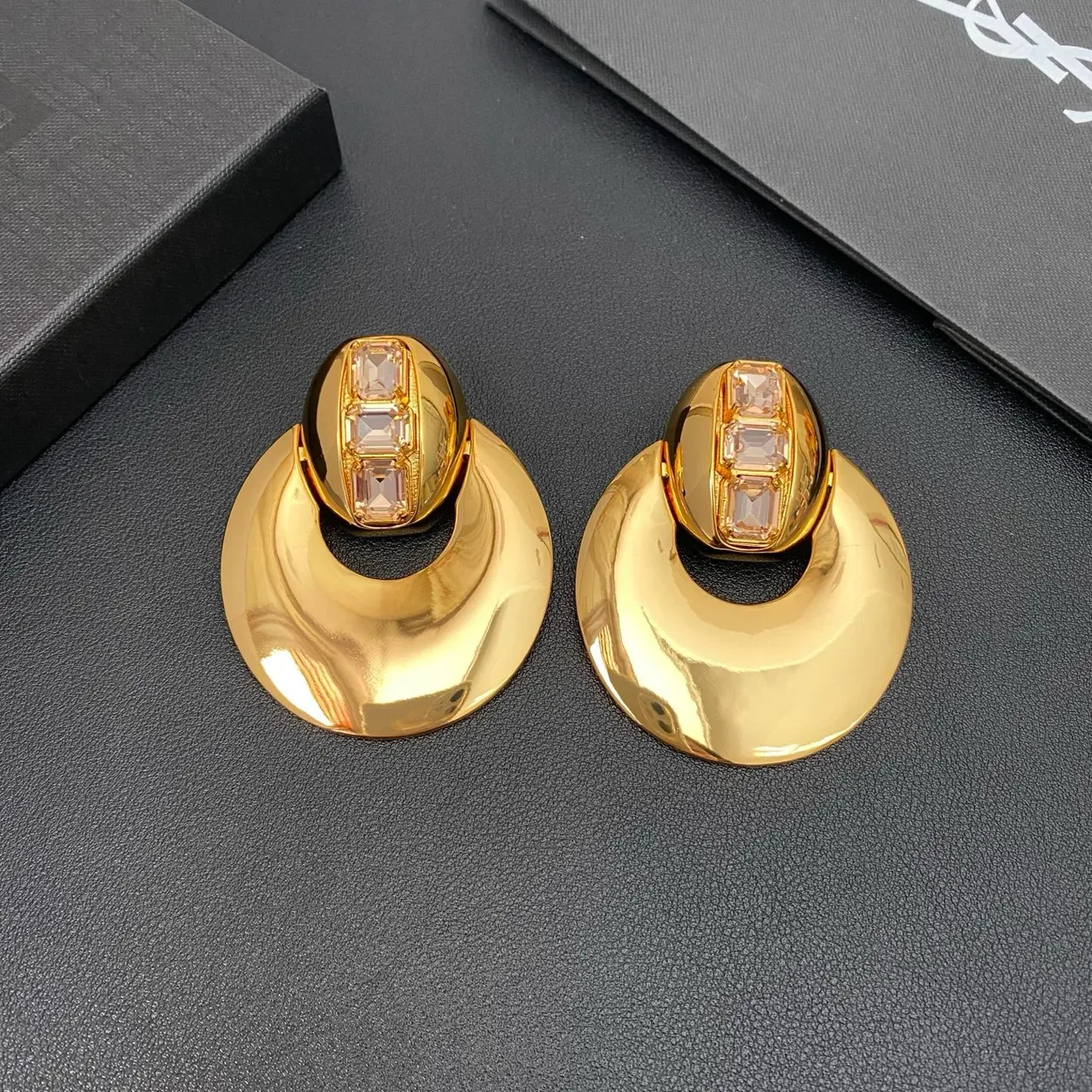 Gold-Tone Geometric Faceted Stone Sculptural Hoop Earrings 9
