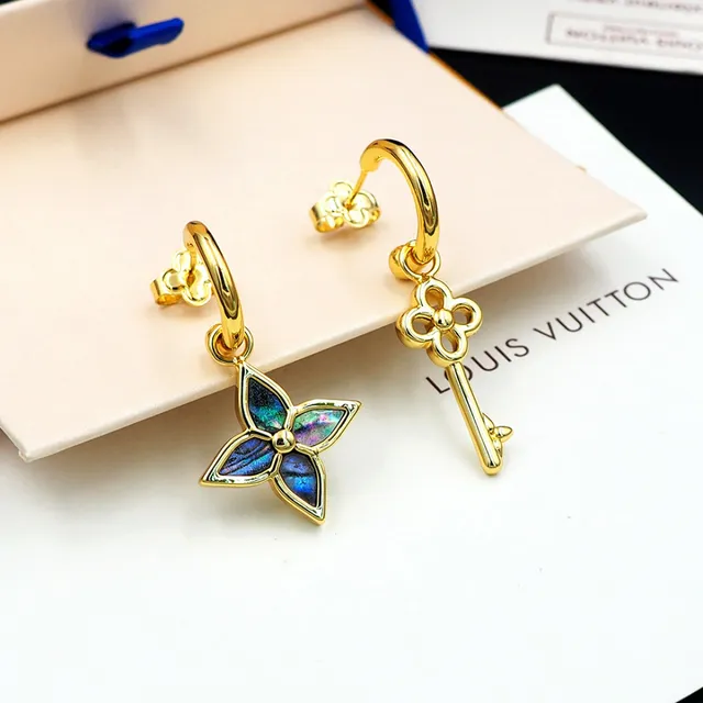 Brincos com chave Gold-Tone e Quatrefoil de concha incrustada 10