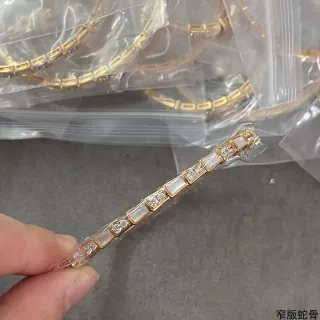 金色母贝和水晶分段手链