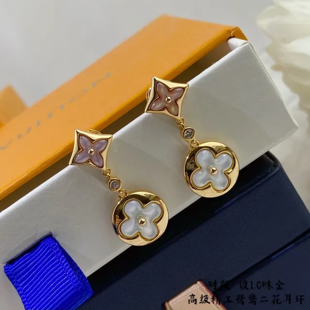 Aretes colgantes de flor de cuatro pétalos de madreperla tono dorado 9