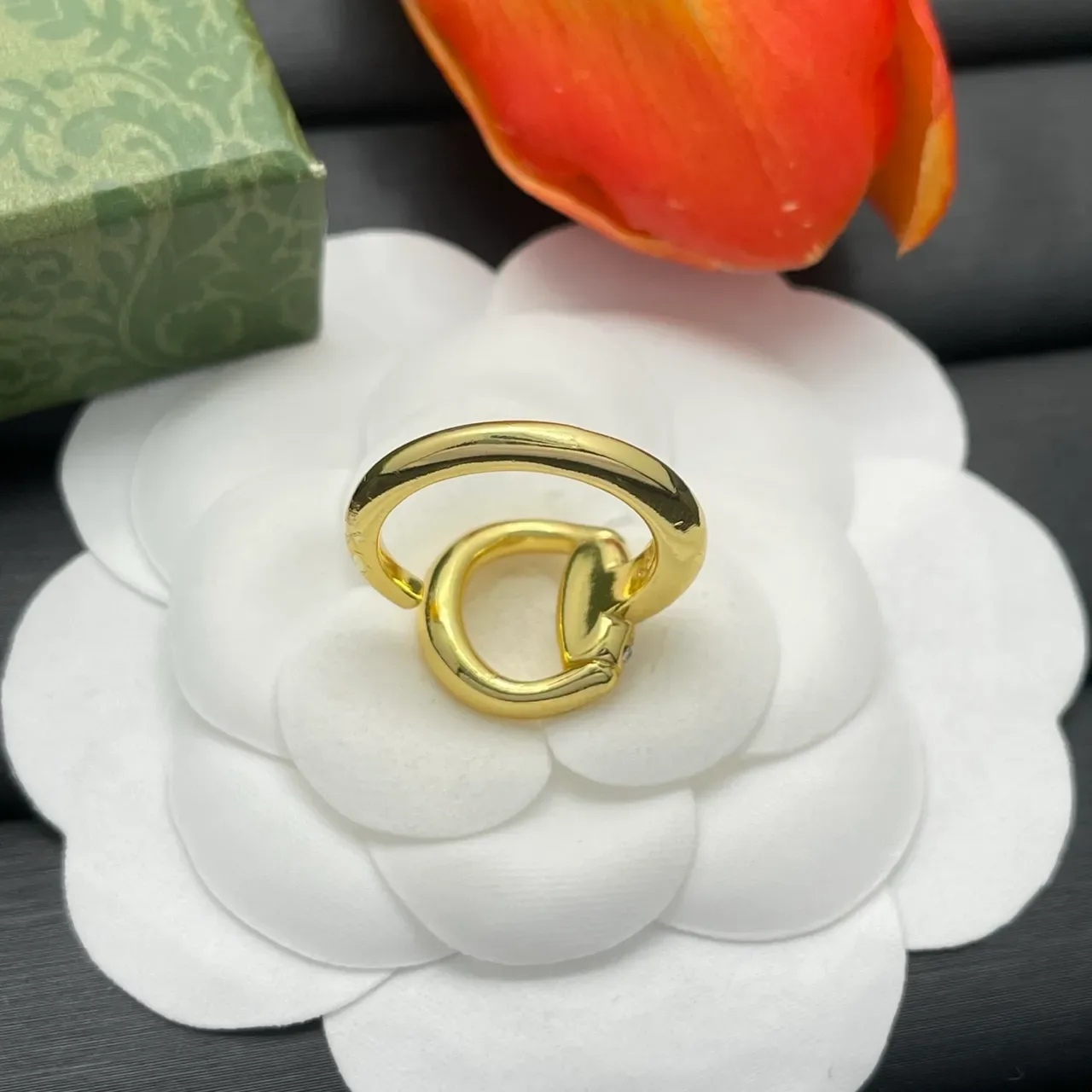 Bague à aro ouvert pavé de cristal en ton doré ajustable 4