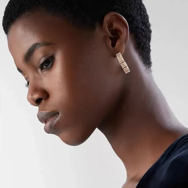 Boucles d'oreilles à anneau en or doré avec pavé de cristal géométrique lattice 3