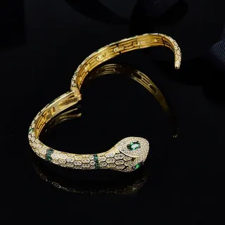 سوار ذهبي اللون شكل أفعى Pavé Crystal وإمرالد