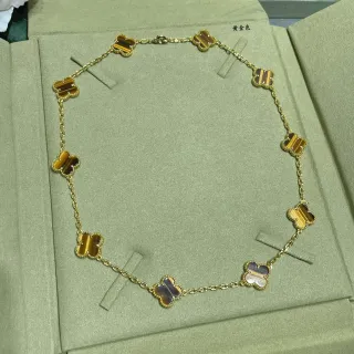 সোনালি টোন টাইগার আই চার পাতার ক্লোভার মোটিফ হার