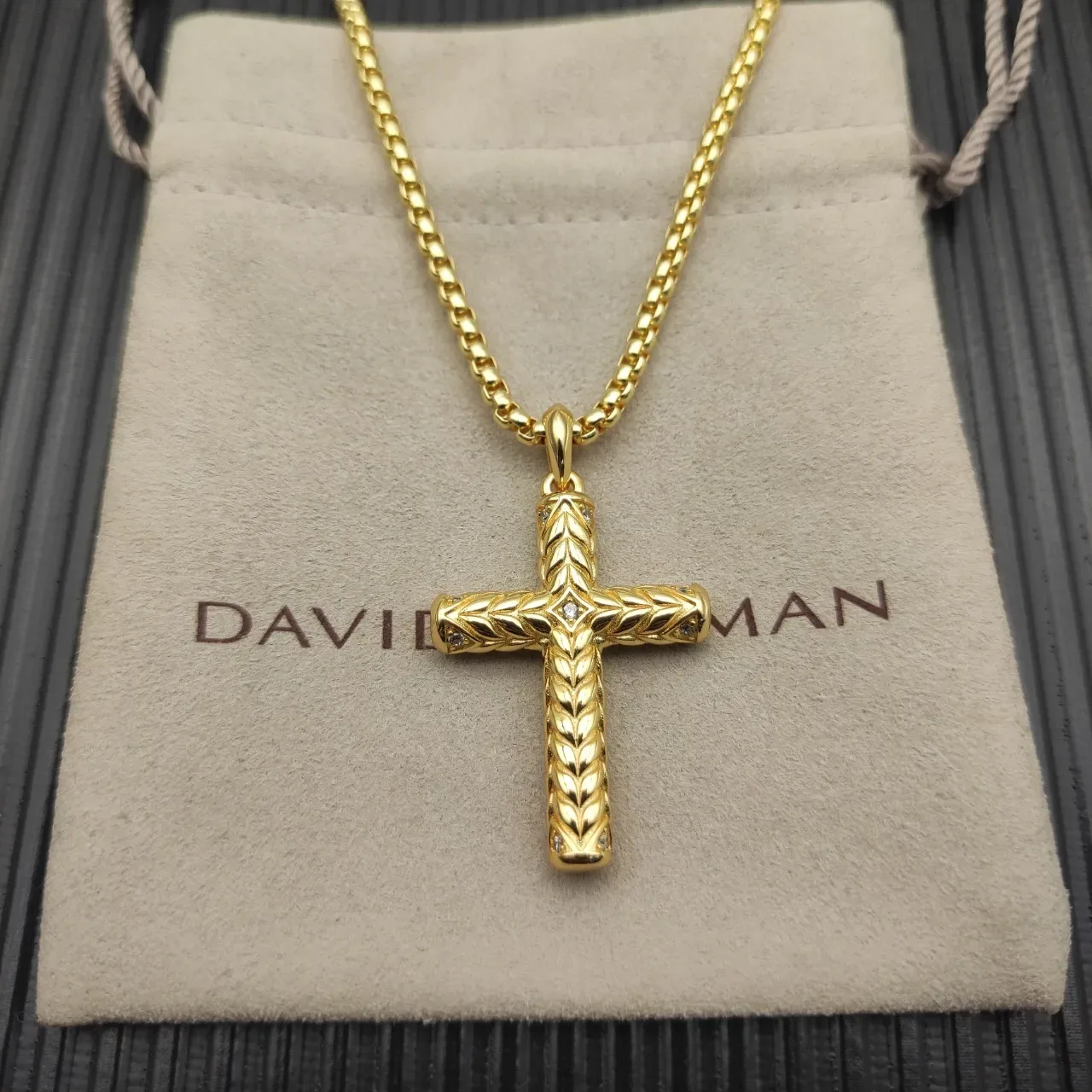 Gold White Textured Wheat-Leaf Motif Pavé-Set Diamonds Necklace 2