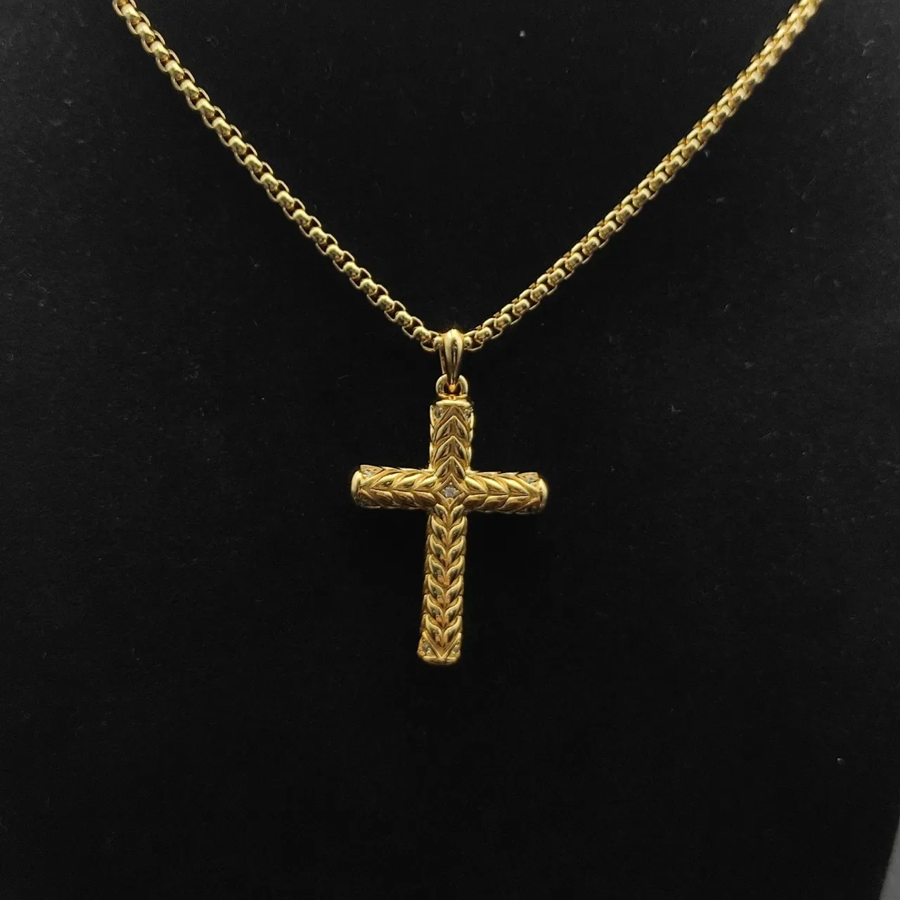 Gold White Textured Wheat-Leaf Motif Pavé-Set Diamonds Necklace 6