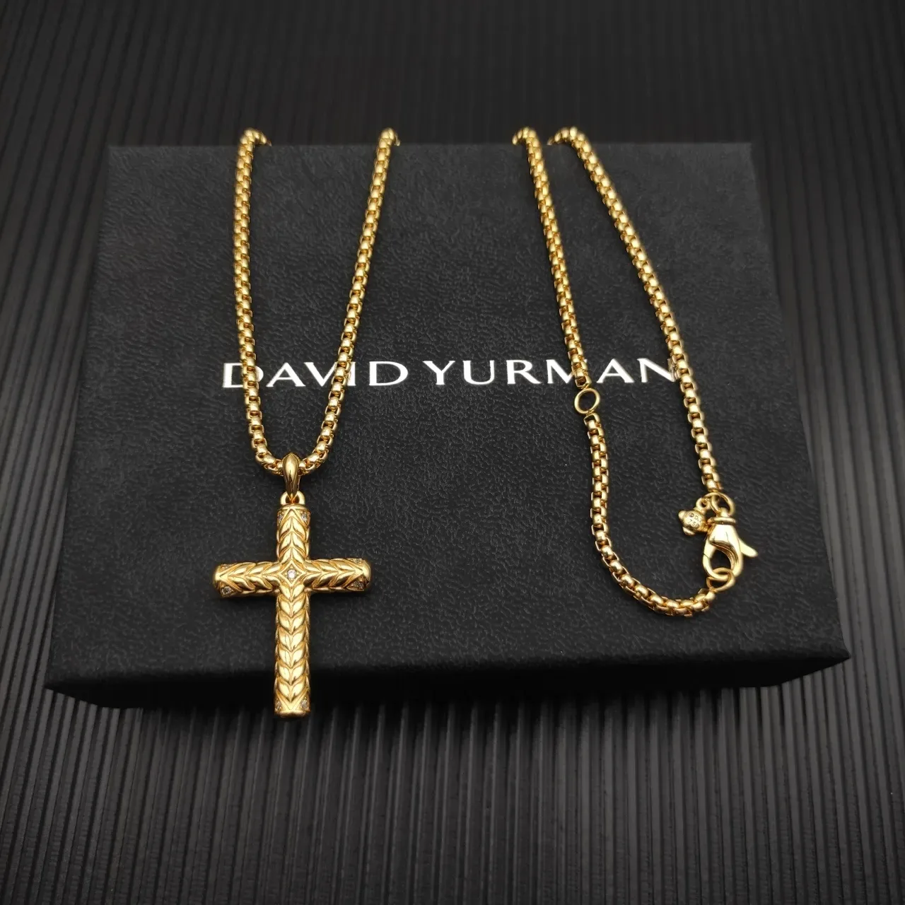 Gold White Textured Wheat-Leaf Motif Pavé-Set Diamonds Necklace 8