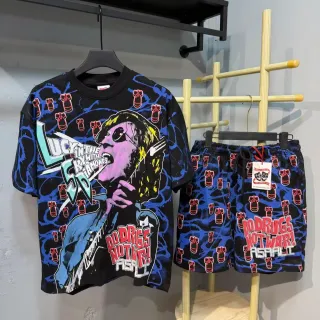 Camiseta com estampa gráfica de retrato psicodélico preto e azul