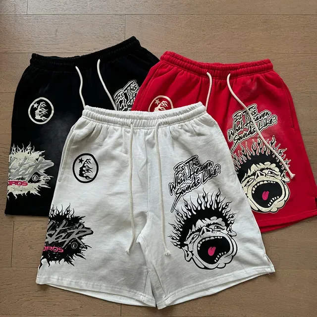 Shorts Oversize con Cordón e Impresión Gráfica 18