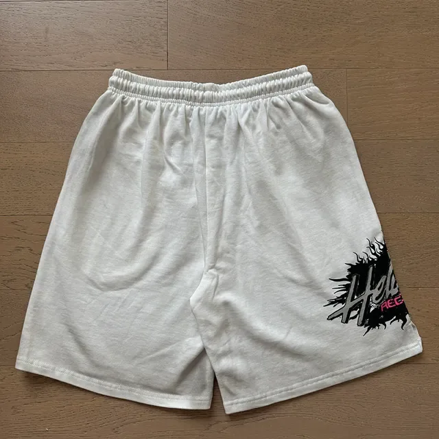 Shorts Oversize con Cordón e Impresión Gráfica 21