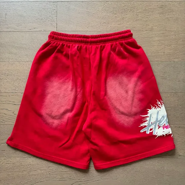 Shorts Oversize con Cordón e Impresión Gráfica 24