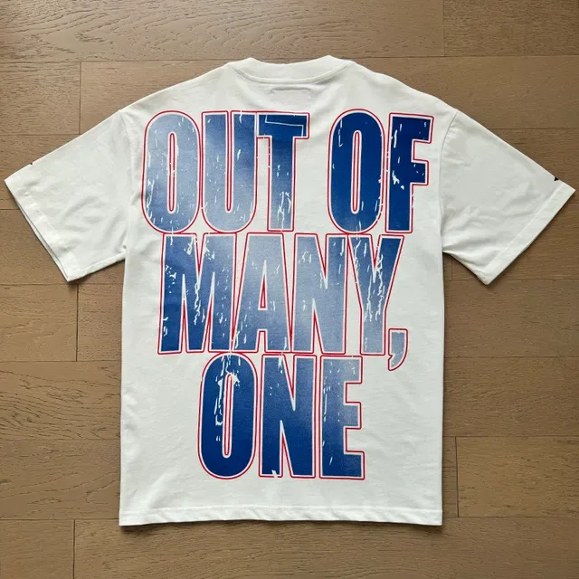 Camiseta oversized de gola redonda e manga curta com estampa gráfica 10