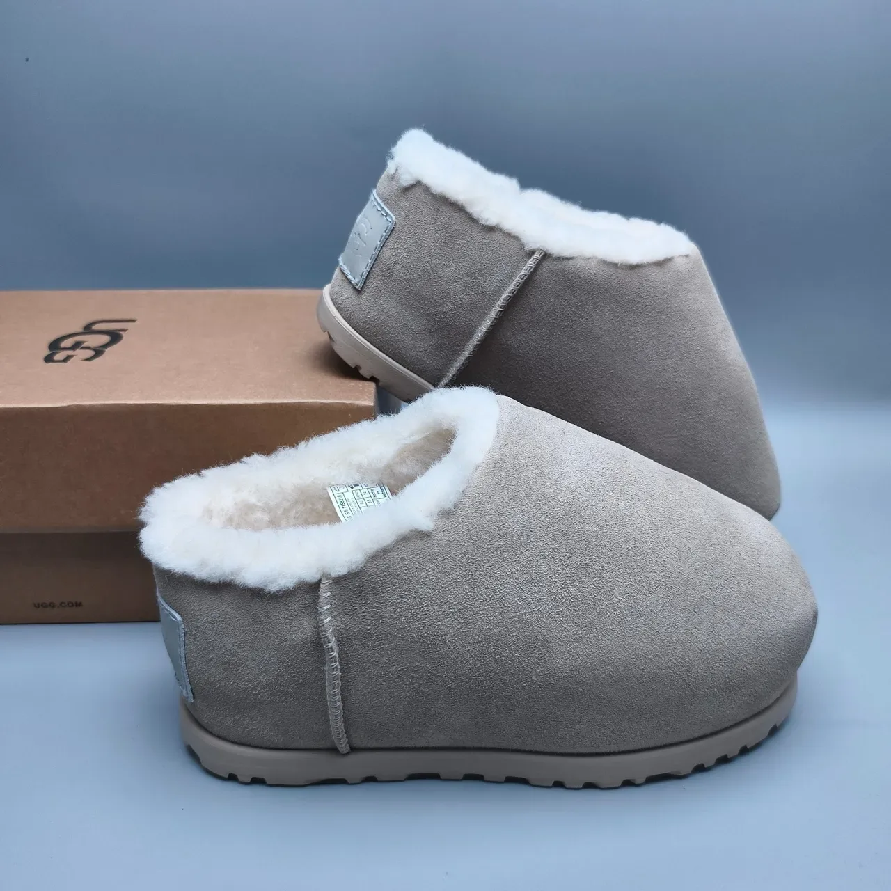 Zapatilla casual slip-on de ante gris con forro de piel de borrego 6