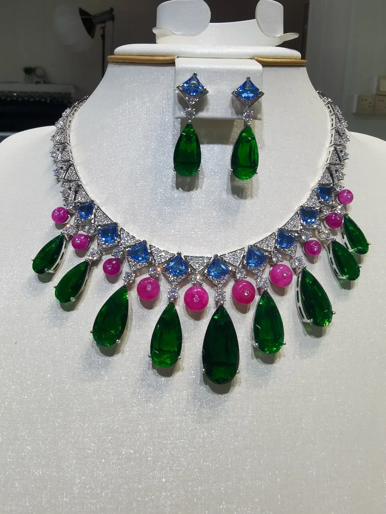 Collier Vert et Rose Géométrique Pavé Collar Multi-Gem Teardrop Pendant Drops 3