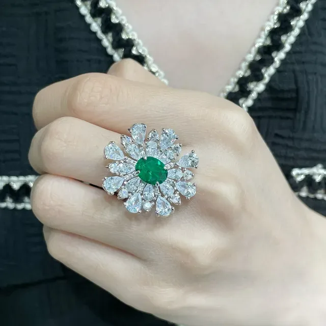 Green Silver Floral Cluster Oval Center Stone Ring 9