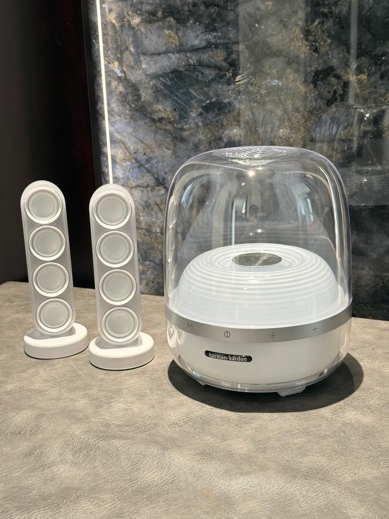 harman/kardon Azul Dorado Cúpula Transparente Driver de Anillo Concéntrico Iluminado Altavoz Portátil 3