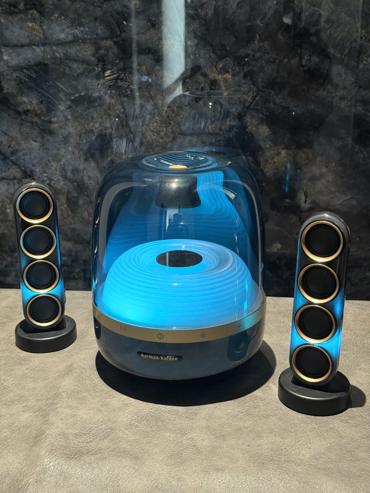 harman/kardon Azul Dorado Cúpula Transparente Driver de Anillo Concéntrico Iluminado Altavoz Portátil 16