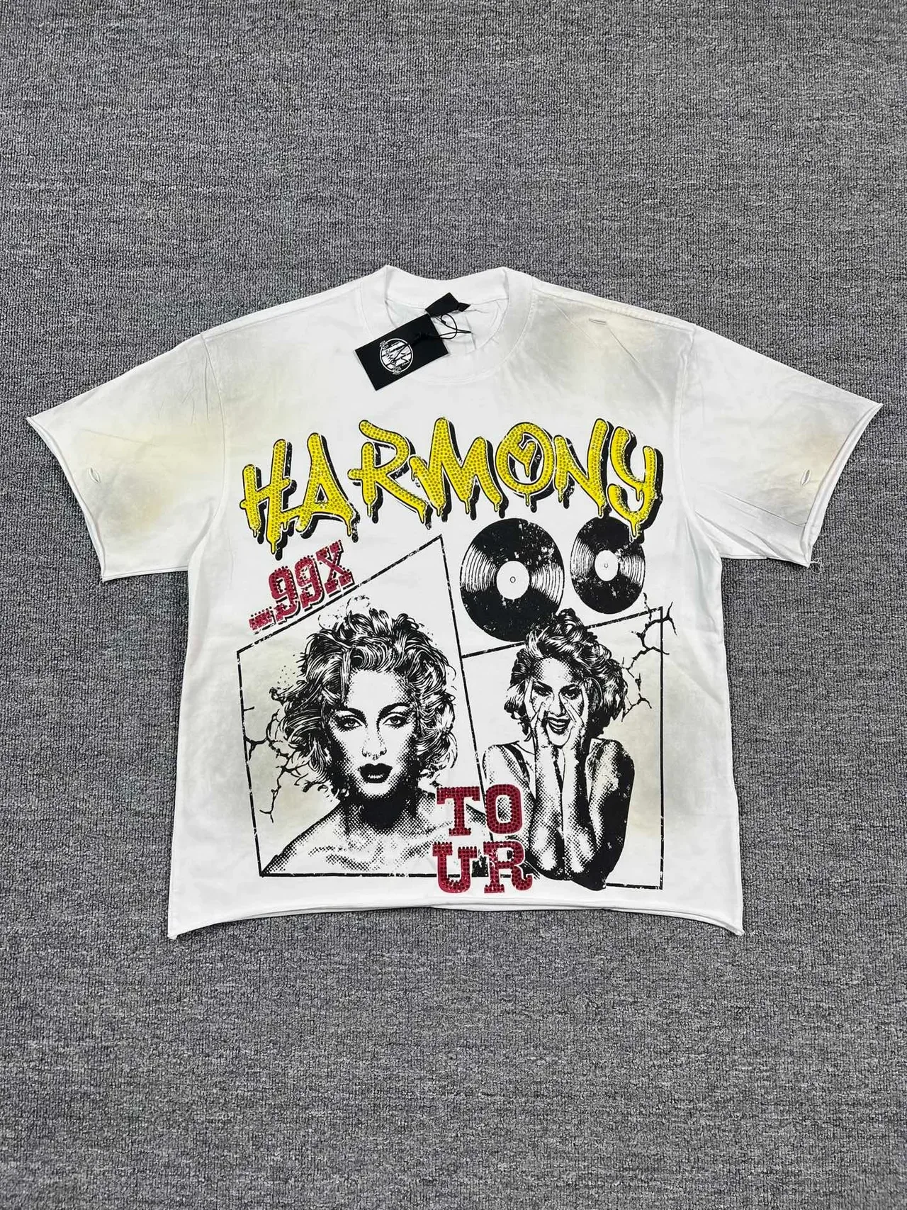Camiseta Harmony World Tour com estampa gráfica e lavagem desgastada 4