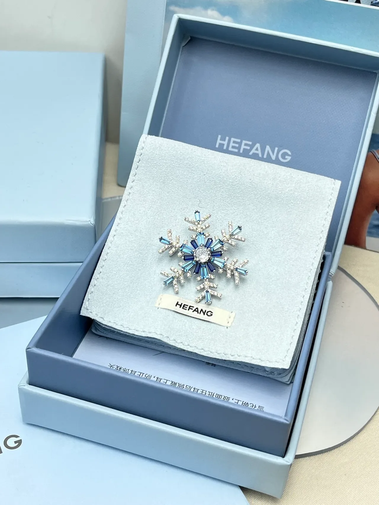 HEFANG नीला चांदी बर्फ का तारा आकृति बैगेट-कट क्रिस्टल ब्रोच 8