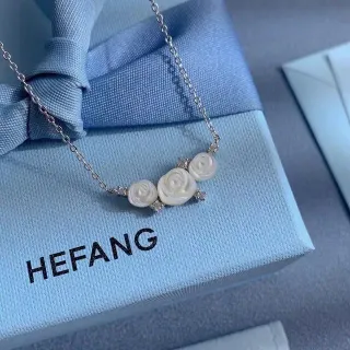 HEFANG খোদাই করা শেল রোজ ক্রিস্টাল বার নেকলেস