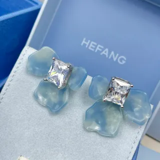 HEFANG أقراط سُتُد ريزين زهوري وكريستال مربع