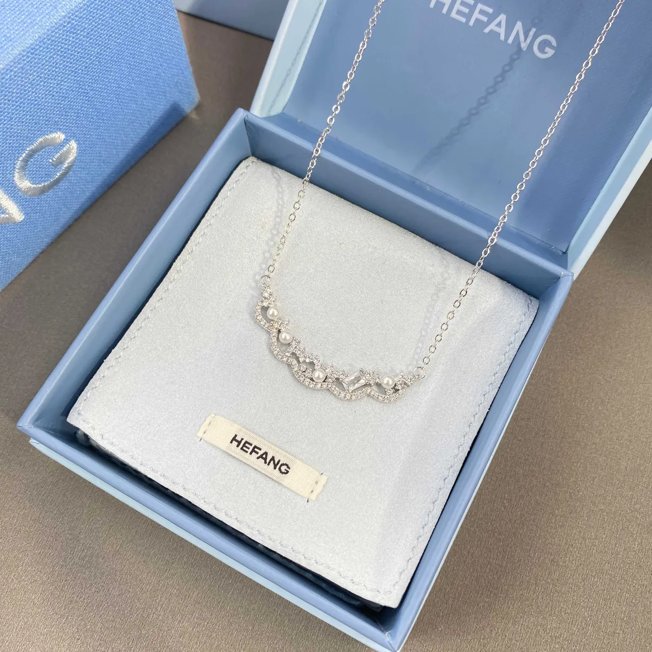 HEFANG Collier perles et cristaux silhouette ondulée 7