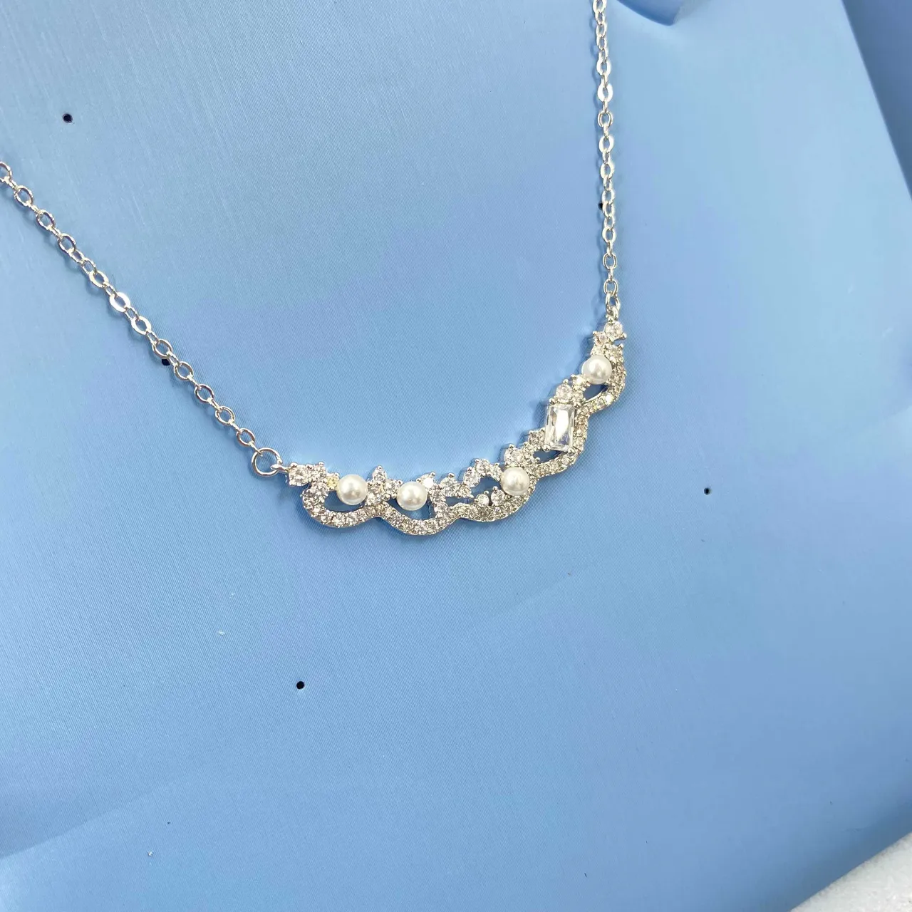HEFANG Collier perles et cristaux silhouette ondulée 9