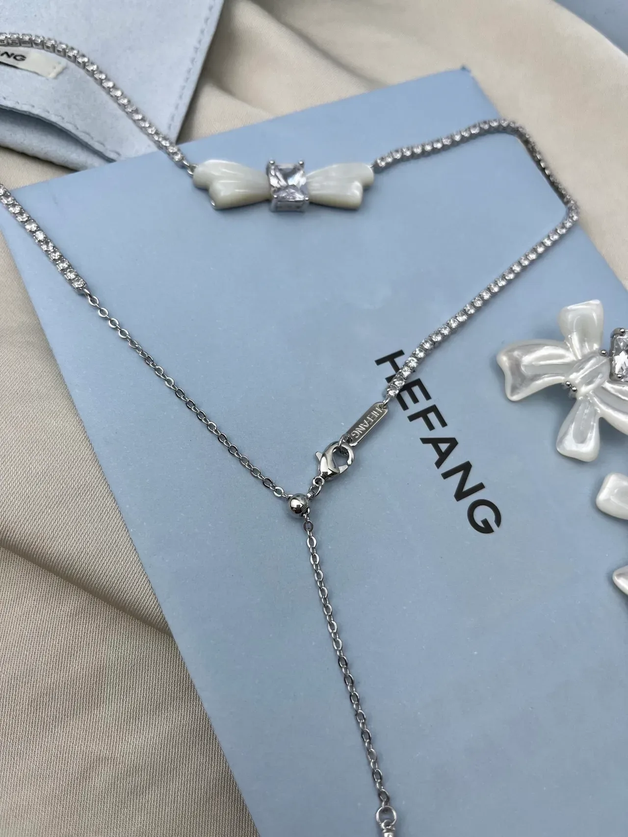 HEFANG Silver White Crystal-Encrusted Chain Mother-of-Pearl Bow Pendant Necklace 3