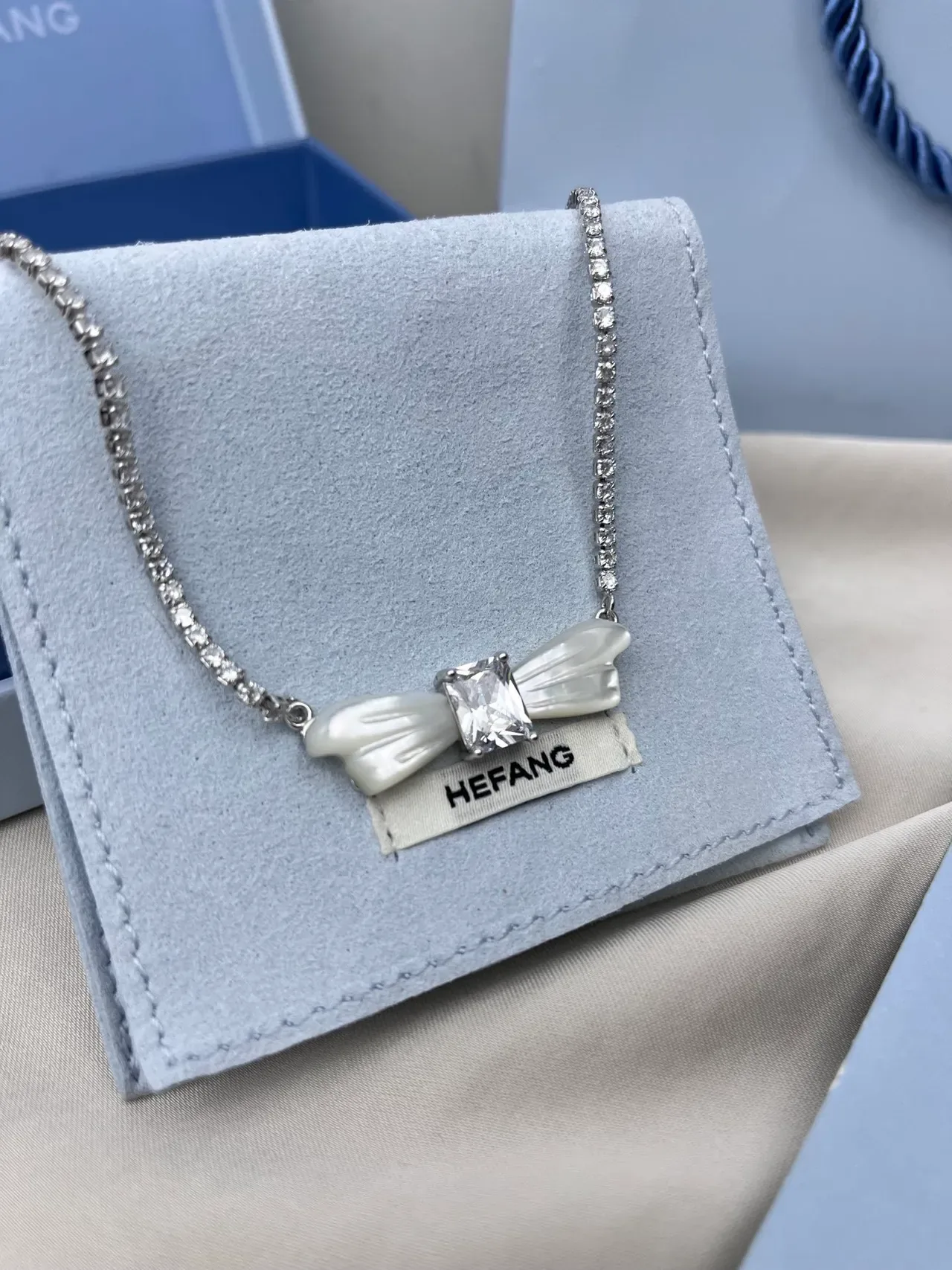 HEFANG Silver White Crystal-Encrusted Chain Mother-of-Pearl Bow Pendant Necklace 7