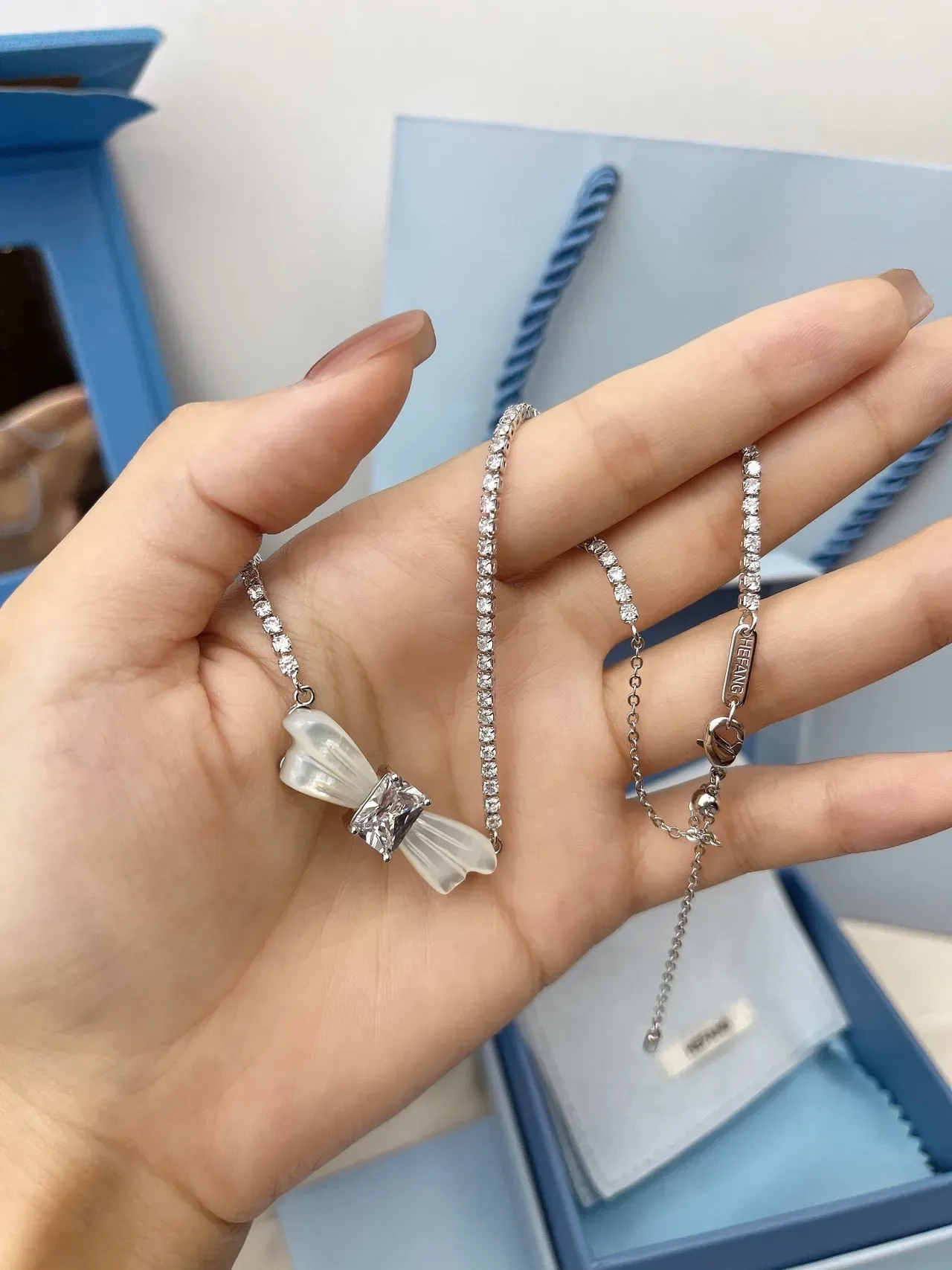 HEFANG Silver White Crystal-Encrusted Chain Mother-of-Pearl Bow Pendant Necklace 8