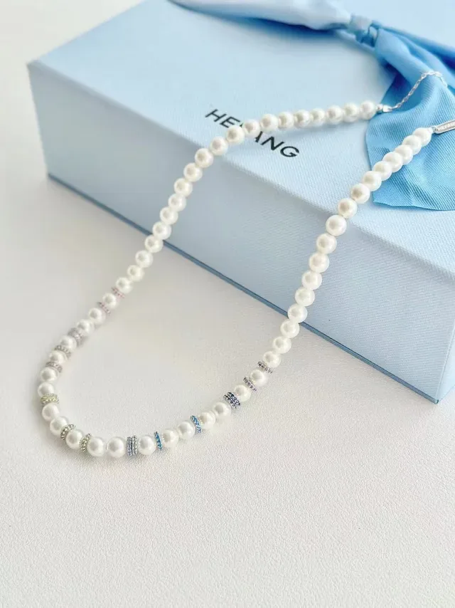 HEFANG Collier de perles blanches et bleues avec espacements métalliques multi-ton 7
