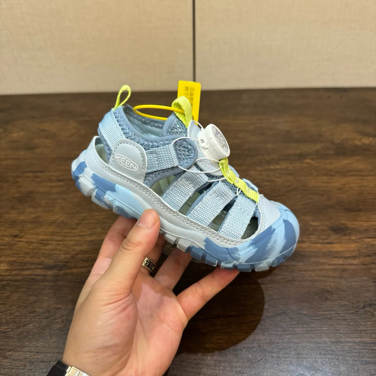 KEEN 黄色橙色 BOA® 旋钮扣合 网面 休闲凉鞋 15