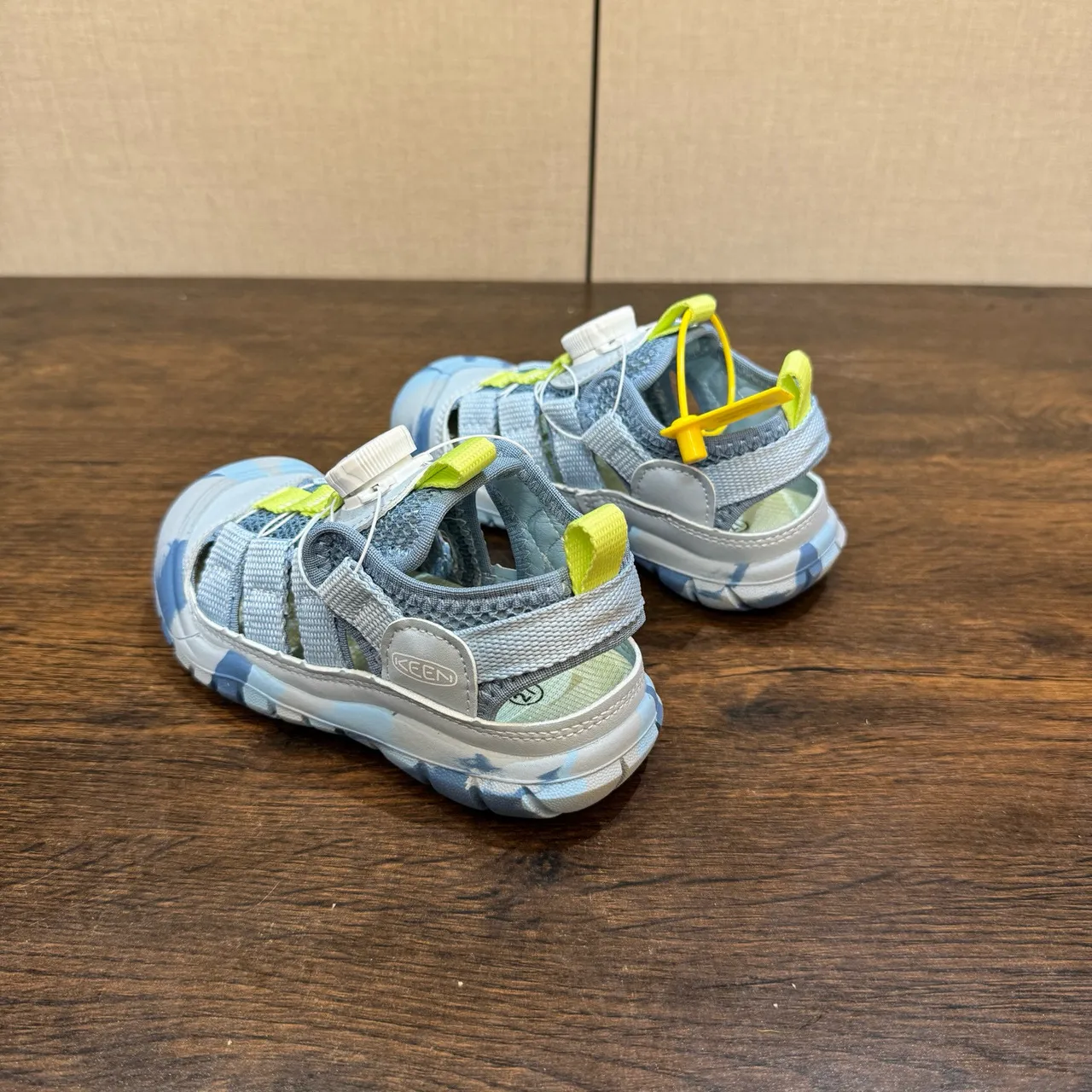 KEEN 黄色橙色 BOA® 旋钮扣合 网面 休闲凉鞋 16