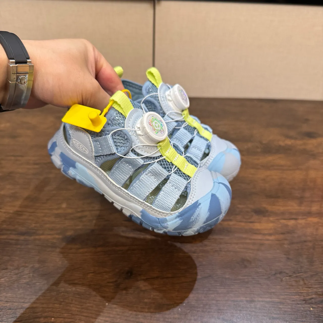 KEEN 黄色橙色 BOA® 旋钮扣合 网面 休闲凉鞋 20