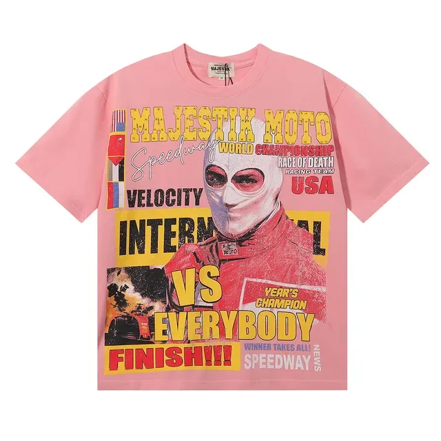 T-shirt rose MAJESTIK Racing à motif collage graphique 3