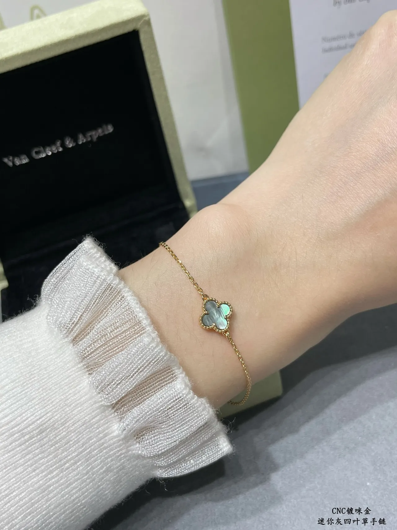 Mini Gray Four-Leaf Clover Bracelet 9