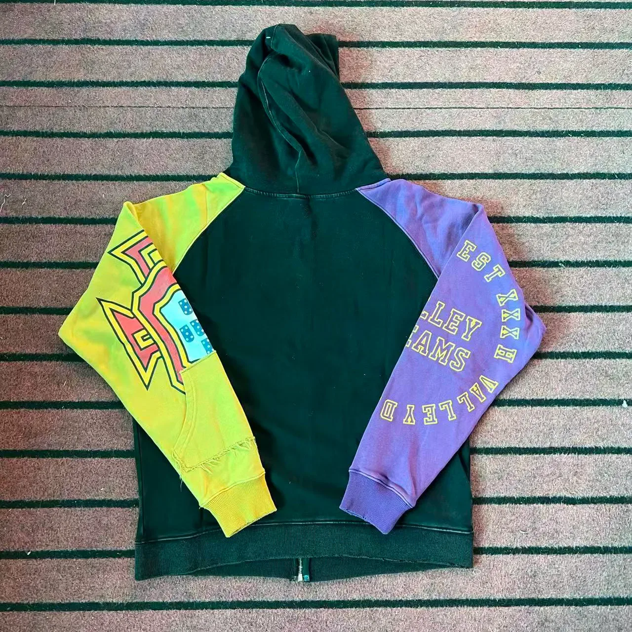 Hoodie à capuche à glissière avec graphique en blocs multicolores 2