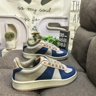 أحذية رياضية navy beige pink بلون محظور من جلد الغزال low-top