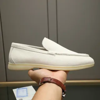 Off-White Moc-Toe Slip-On Loafer de Ante