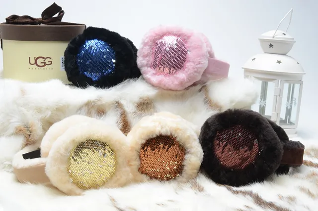 Beanie rosa e dourado com exterior de pelúcia faux fur, painel interior com paetês 4
