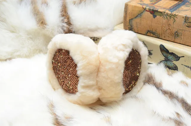Beanie rosa e dourado com exterior de pelúcia faux fur, painel interior com paetês 11