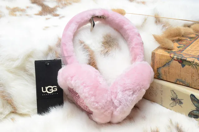 Beanie rosa e dourado com exterior de pelúcia faux fur, painel interior com paetês 17