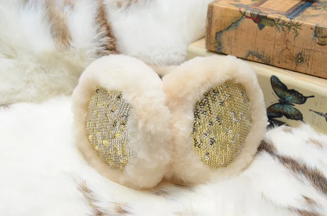 Beanie rosa e dourado com exterior de pelúcia faux fur, painel interior com paetês 22