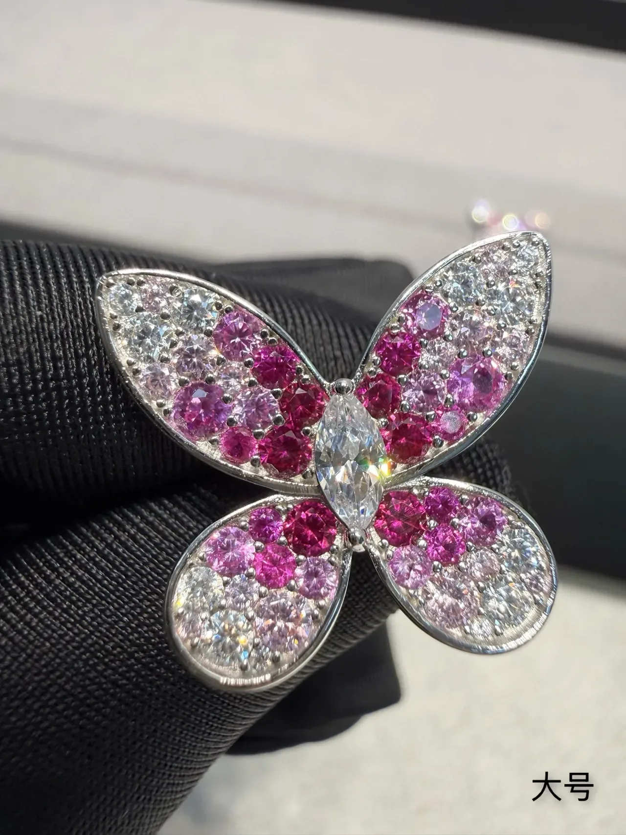 Boucles d'oreilles silhouette papillon rose argent pierres serties pavé 6