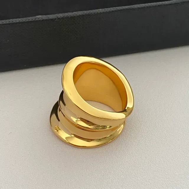 Anel Minimalista Empilhado em Ouro Polido 8