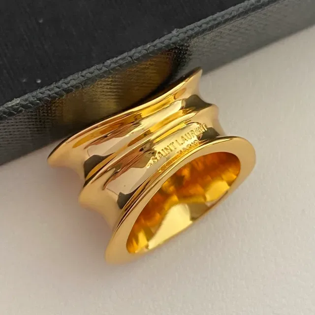Anel Minimalista Empilhado em Ouro Polido 9