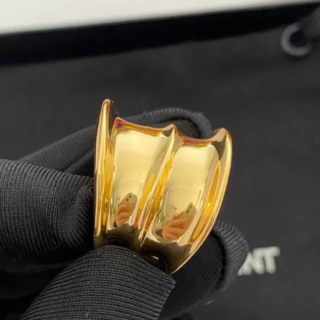 Anel Minimalista Empilhado em Ouro Polido 10